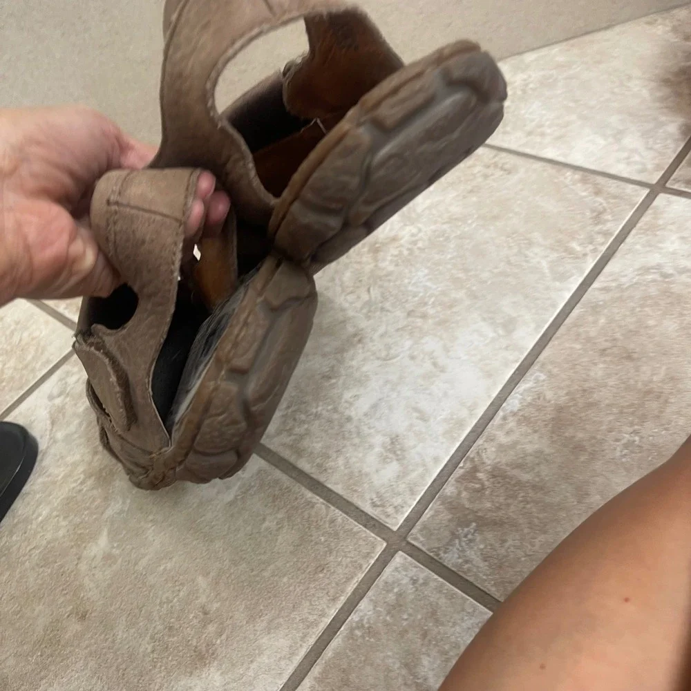 Born Mens Brown Leather Fisherman Sandals Rugged Comfort Strap Shoes size 10